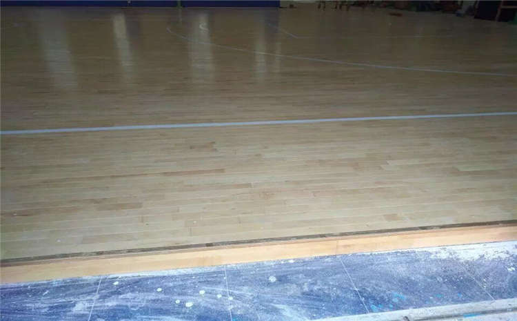 江西楓樺木體育木地板施工工藝